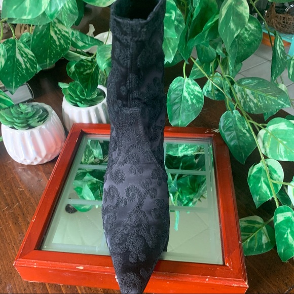 Donald Pliner Couture Embroidered M095 Boots 8 - Picture 8 of 16